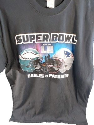 NFL Super Bowl LII Eagles vs Patriots Adult Size L T-Shirt Football Game Sports