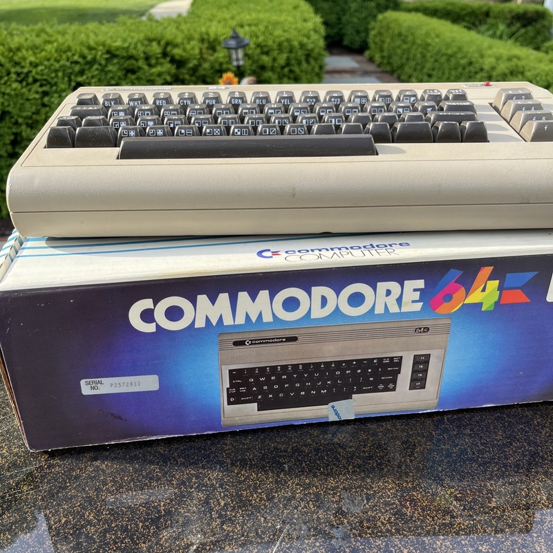 Commodore 64 C64 Breadbin Computer w Original Box Untested Vintage