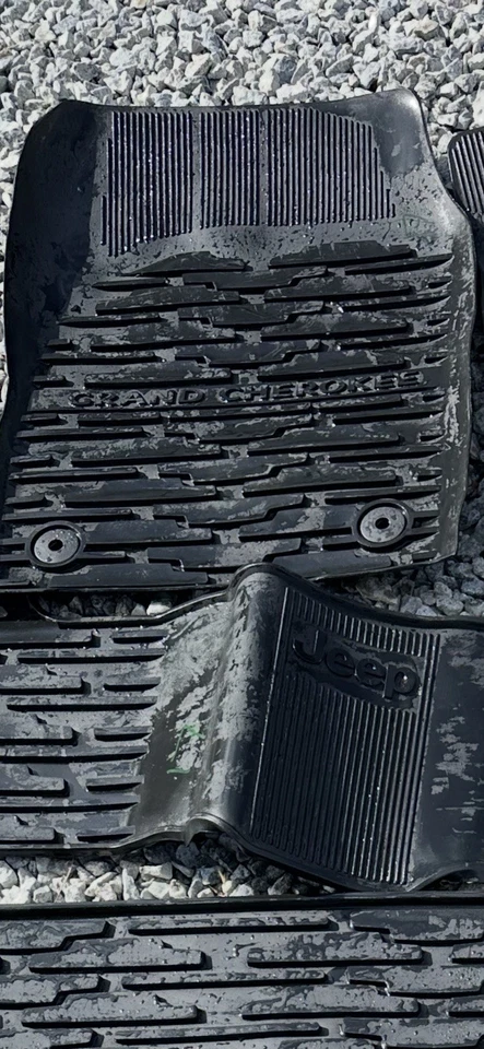 2016-2021 吉普大切诺基全天候脚垫 橡胶 带货物垫 原始设备制造商 — 第 3/4 张图片