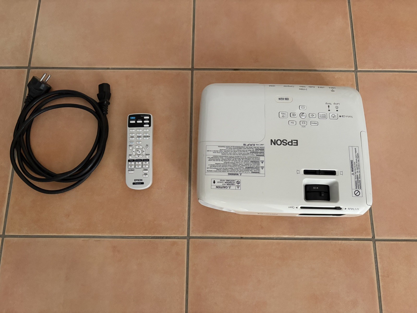 Proiettore Epson EB  X-24 come nuovo con telecomando