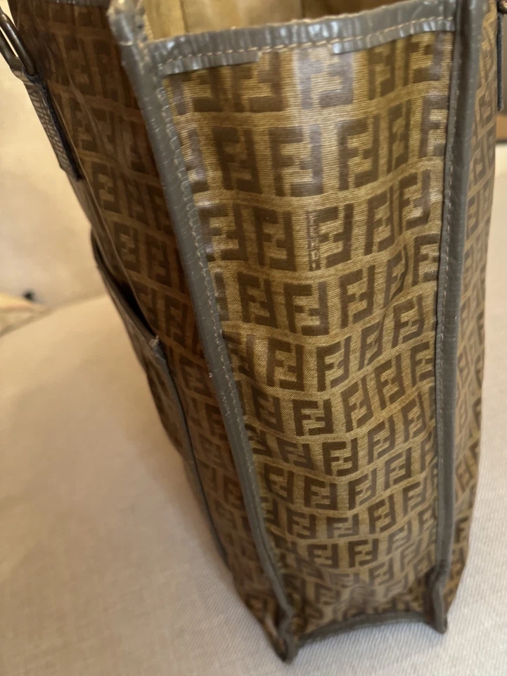 Auténtico PVC Fendy Monograma Zucca Logo Marrón Foto 3 de 4