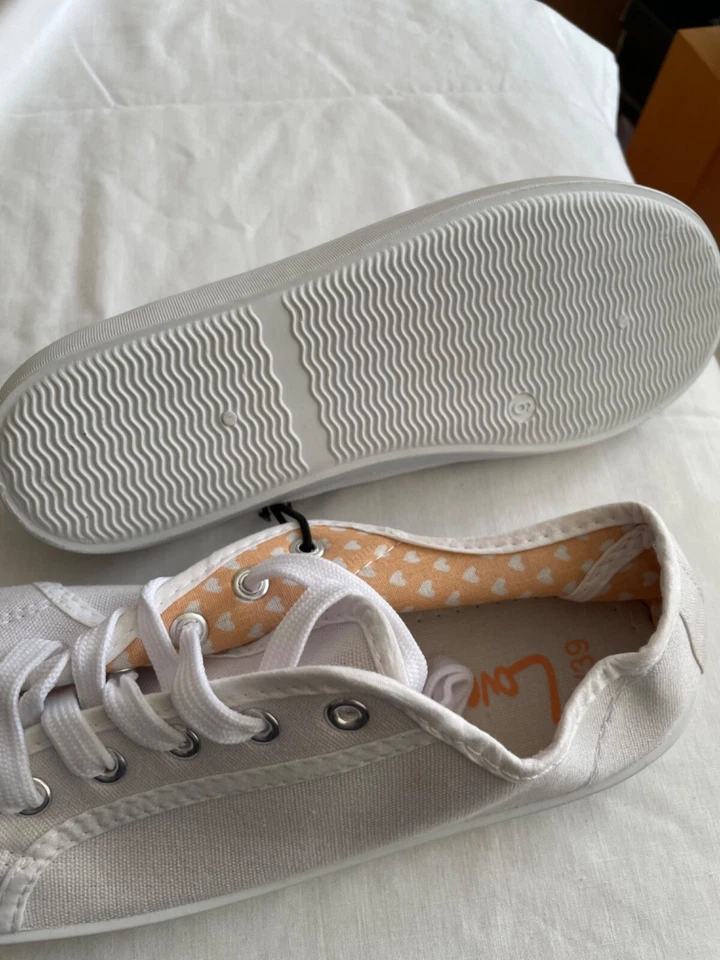 George Lace up Pumps in White. size 6, new - Image 3 of 4