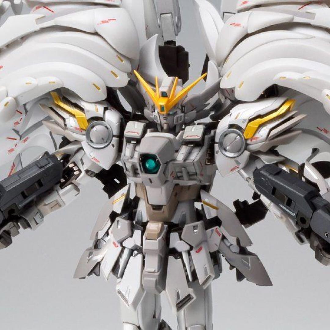 ロボット WING GUNDAM  WHITE PRELUDE REISSUE Amazon.com: Bandai Gundam FIX Figuration Metal Composite
