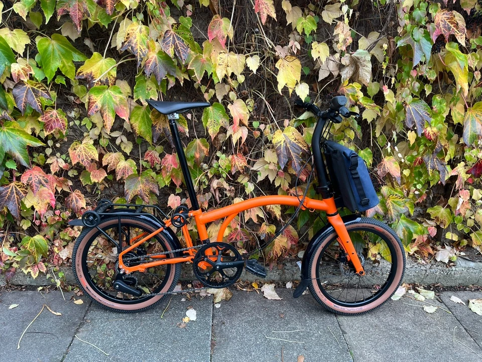 Brompton G-Line 8 speed Orange Medium Handlebar with Roller Rack Mudguards - Image 4 of 4