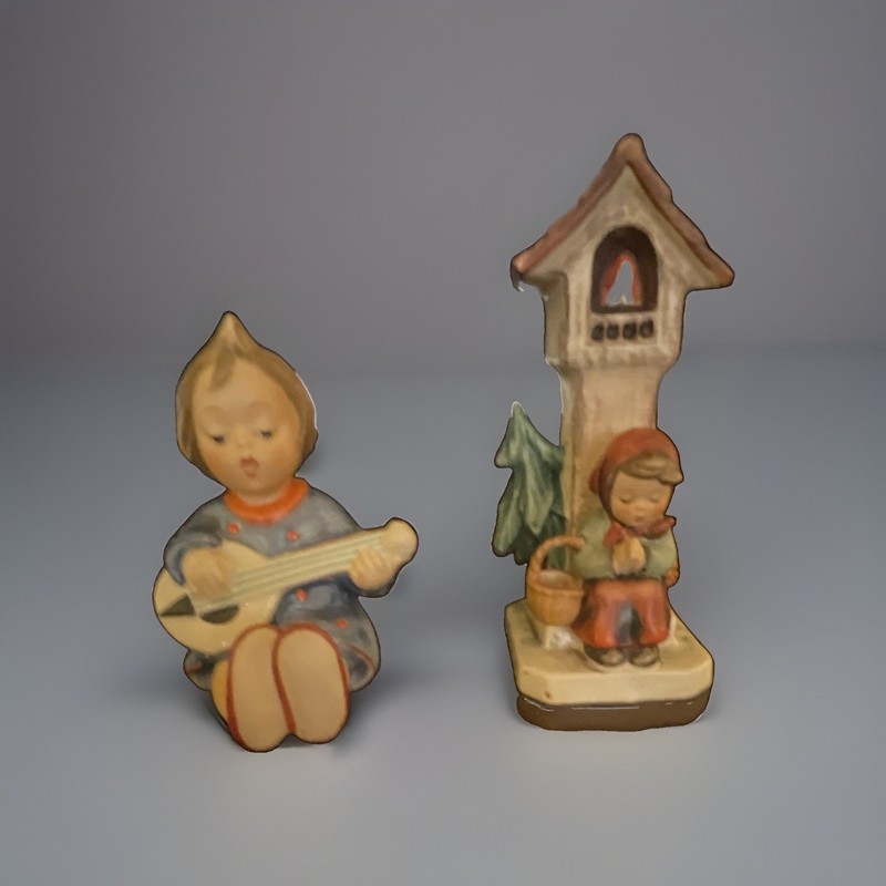 Lot of 2 Vintage Goebel Hummel Figurines – Wayside Devotion #84 & Musical Child