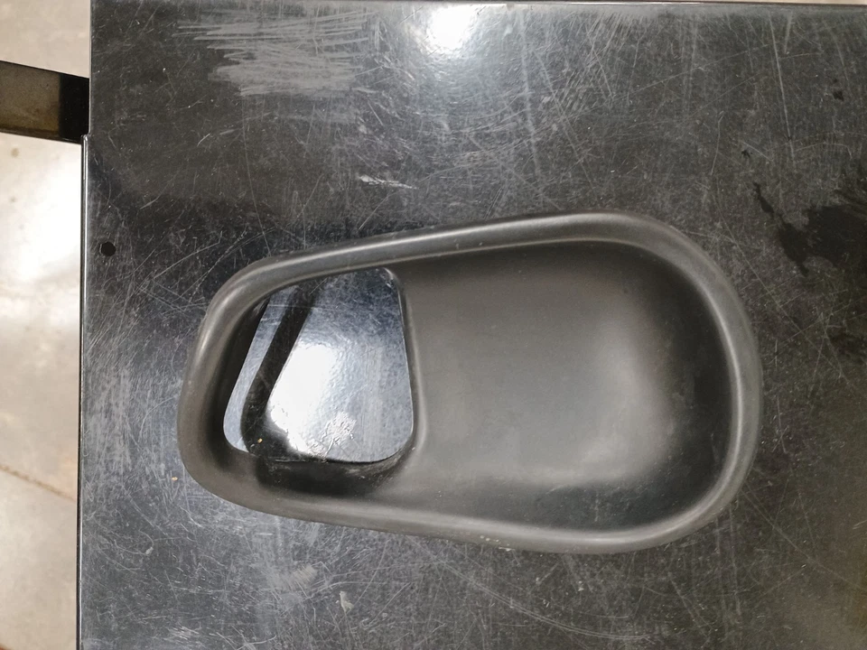 Bisel de manija de puerta interior lado del conductor Mustang LH 1994-2004 Foto 2 de 3