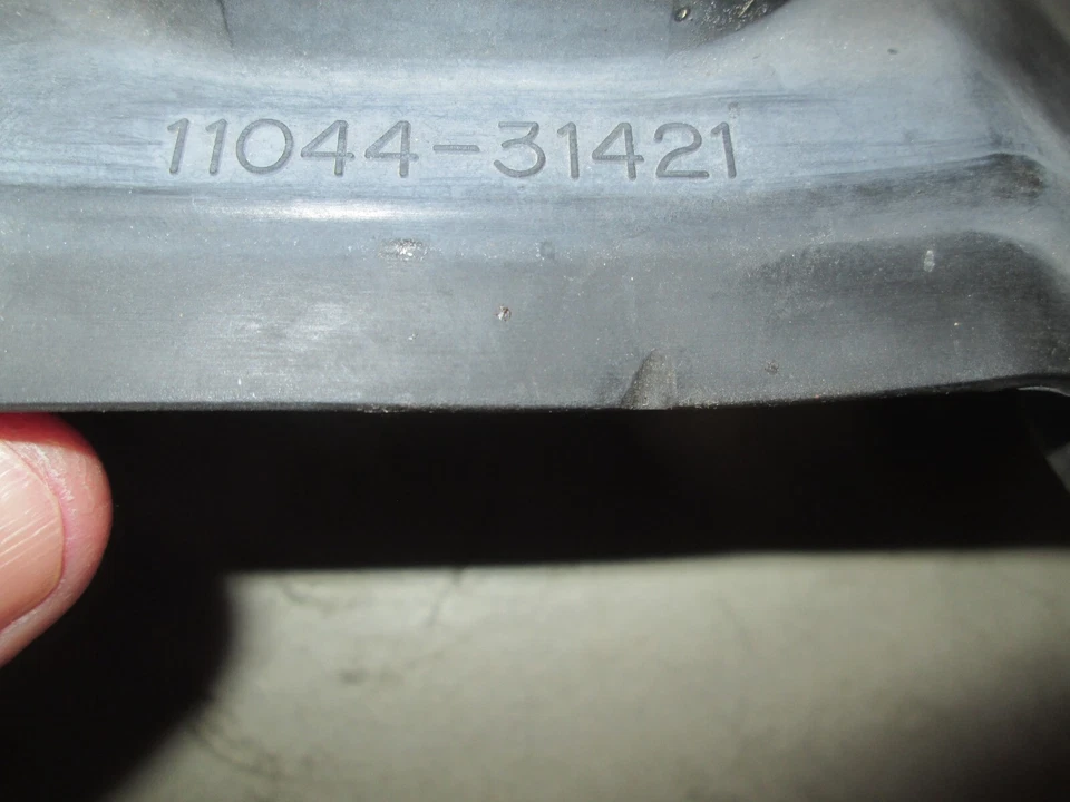 RARE YAMAHA 1985 FZ750  1AE-84397-A0-00 REAR HEADLIGHT SOCKET COVER - Image 2 of 4