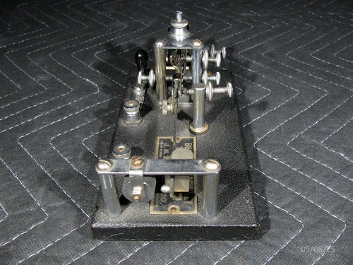 Bunnell Flash Key - Type No. 5-45 - Circa 1945 - Picture 4 of 24