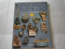 Pudełka Kosze Miotły i torby 19 projektów kwiatowych Wzór rzemieślniczy Książka Wianek Kokardy