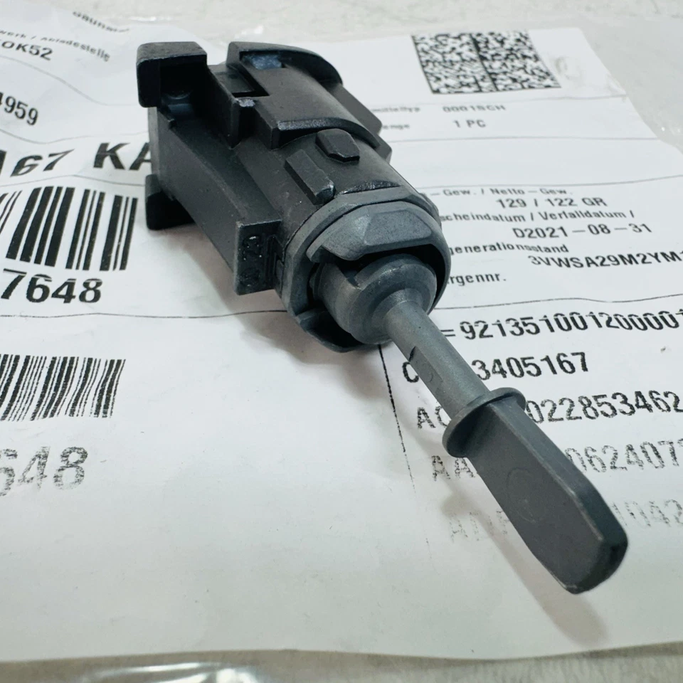 Cilindro de cerradura de puerta original Volkswagen OEM 107837167KA / sin llaves Foto 3 de 4