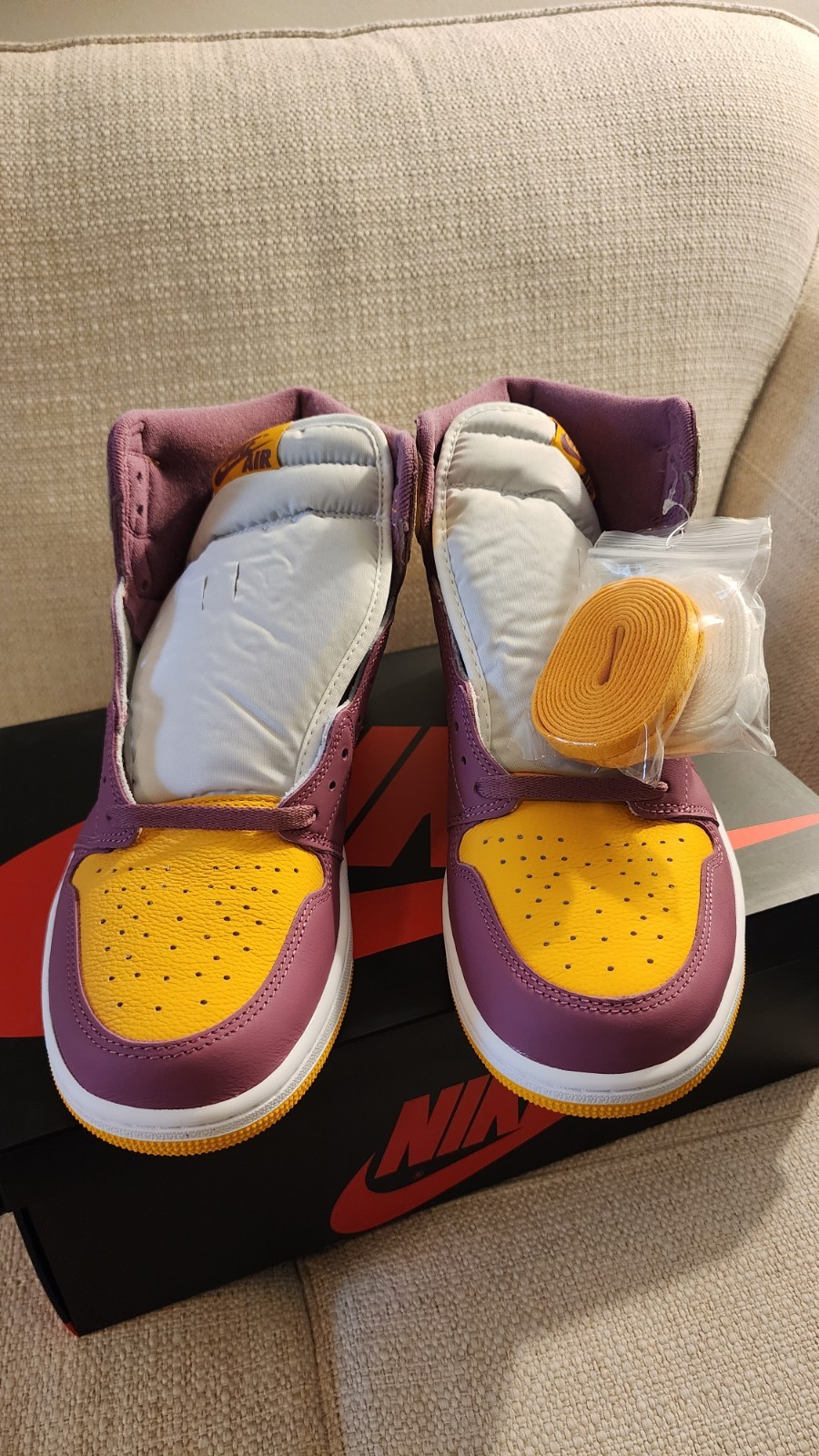 Nike Air Jordan 1 Retro I High OG Brotherhood 2022 Size 13 555088-706 Omega thumbnail 4