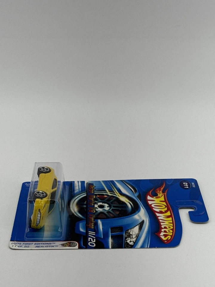Литой автомобиль Hot Wheels Aston Martin V8 Vantage 2005 первое издание новый нераспакованный 1:20 - Изображение 2 из 4
