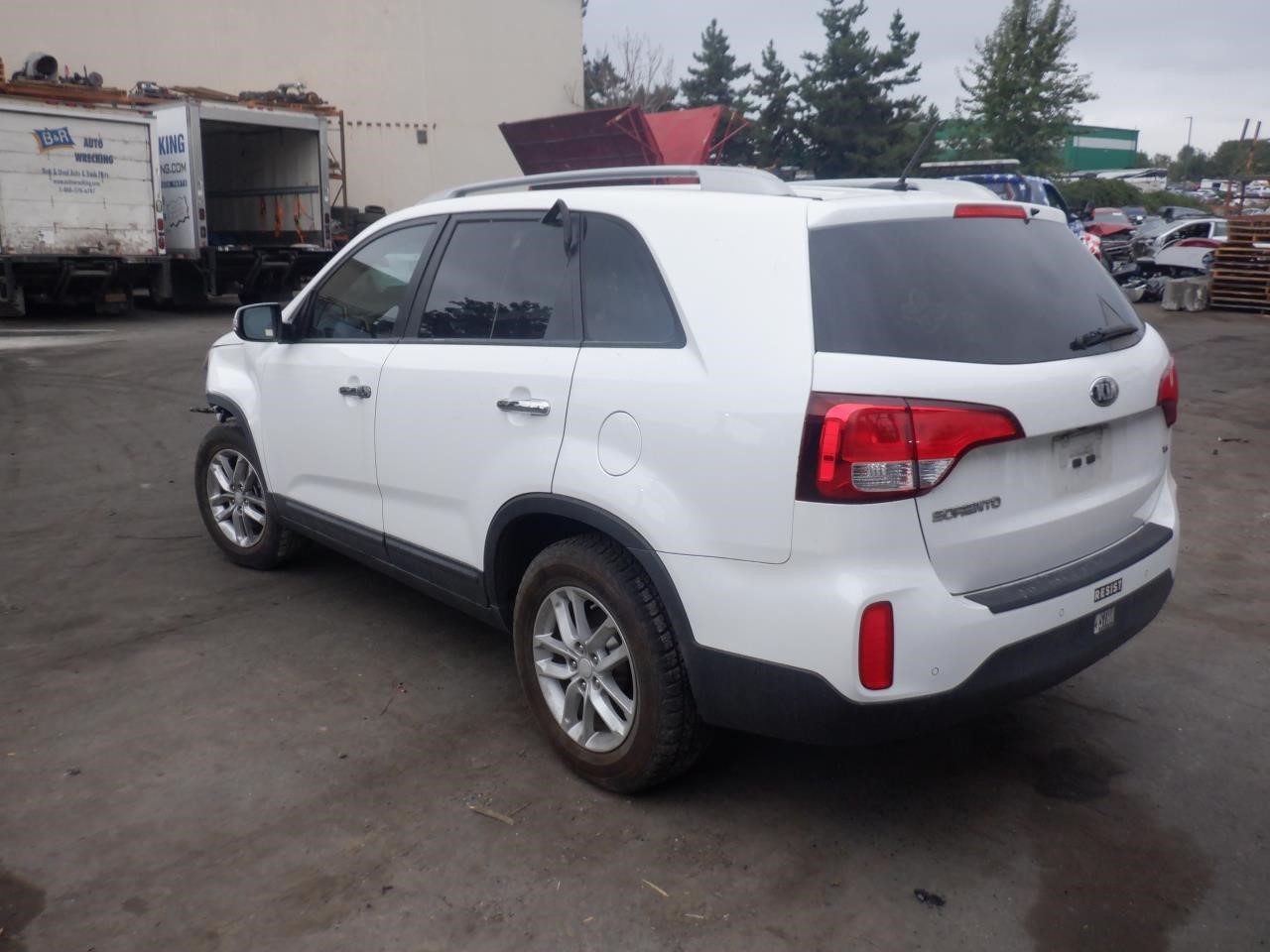 Used Cooling Module fits: 2015 Kia Sorento Cooling Fan fan controller LH frame r