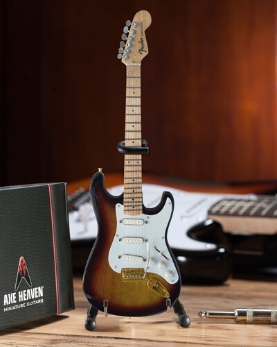 Реплика мини-гитары Axe Heaven Fender Stratocaster на 60-летие Sunburst Mini Guitar Col 7990₽