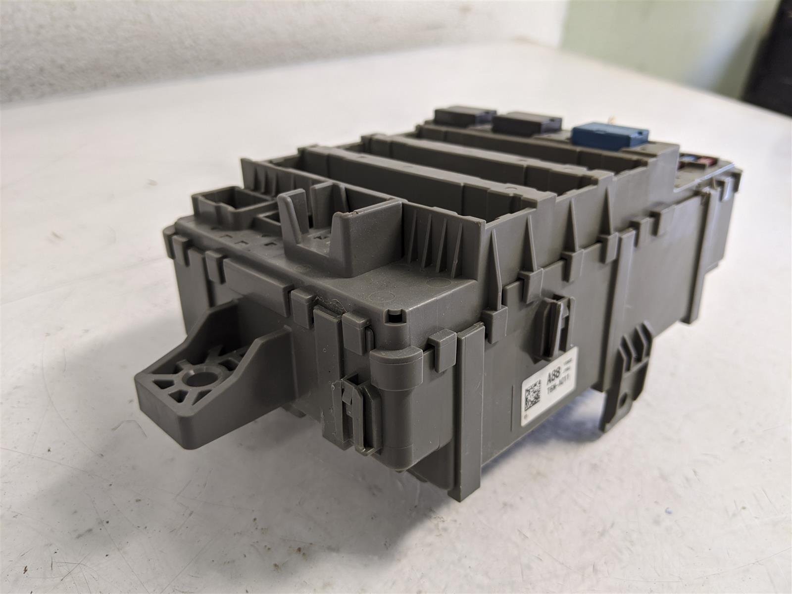 2017-2021 Acura Nsx Cabin Room Inside Fuse Box 38200-T6n-A01 38200T6na01