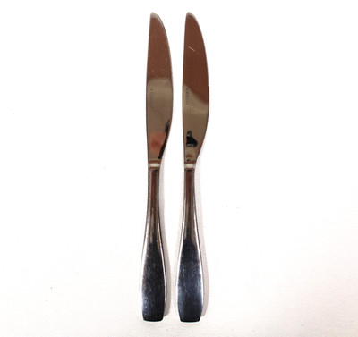 Set of 2 Oneida Calm Stainless Steel Dinner Knives 9.5''