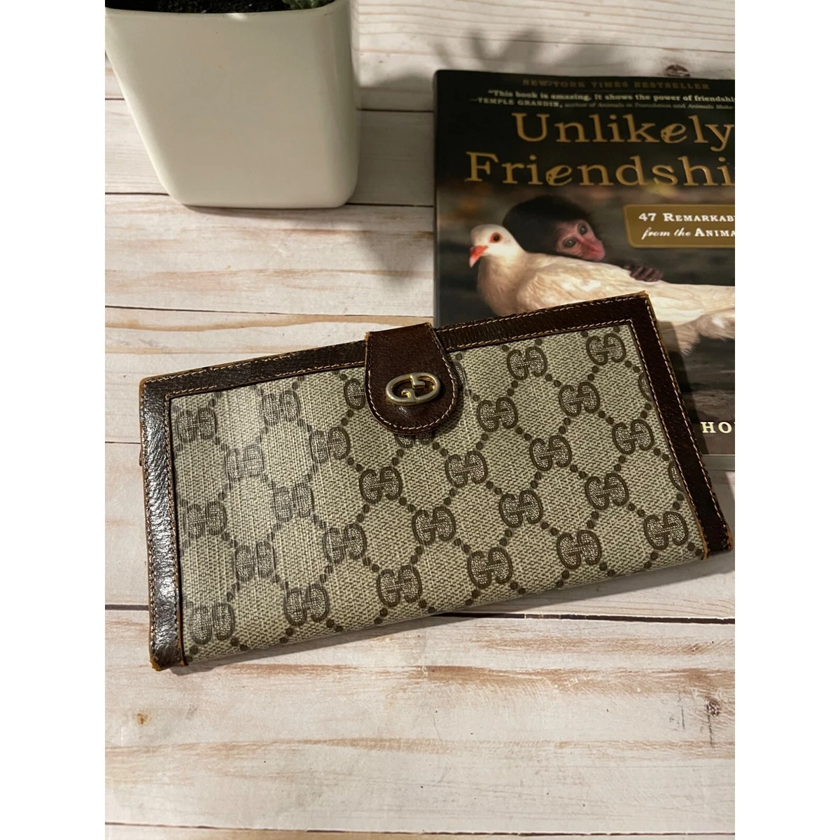 Gucci Authentic Vintage Wallet/Clutch Leather Snap Closure