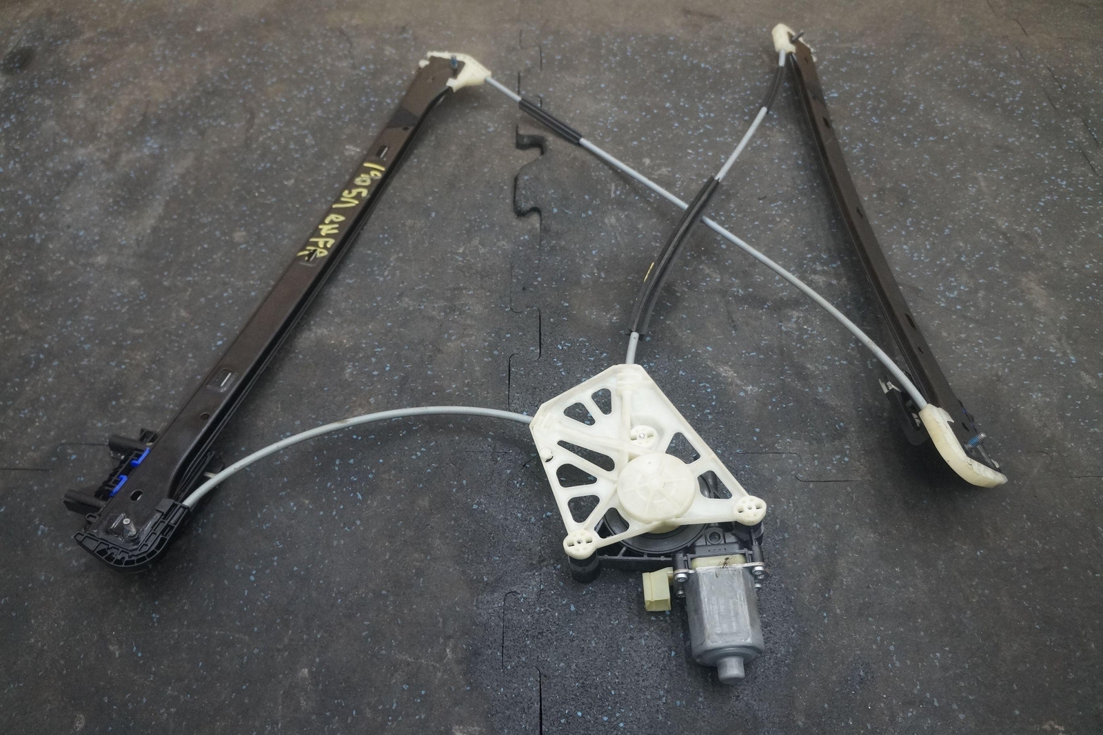 Front Right Door Window Regulator Motor 4M0837462A 8W0959801 Bentley Bentayga 18