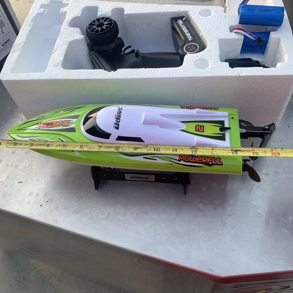 UDI UDIRC UD12002 .4Ghz POWER TEMPO High Speed R/C BOAT 14" READY TO GO - Image 4 of 4