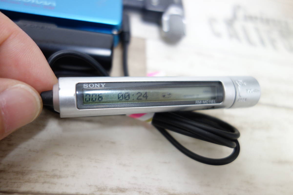 Sony MD Walkman - Portable MiniDisc Player - Blue (MZ-R900/L