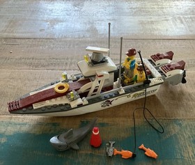 COMPLETE Set. LEGO CITY FISHING BOAT 60147 FLOATS IN WATER SHARK FIGURE