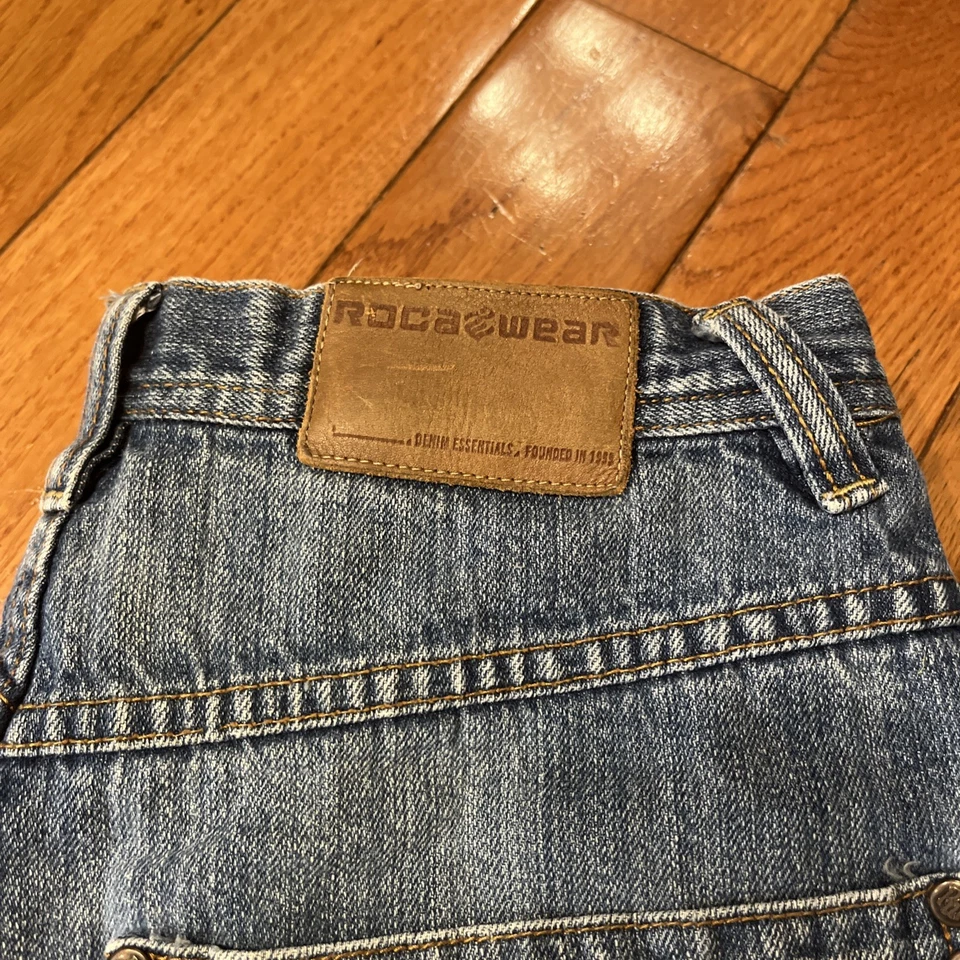 Pantalones de mezclilla vintage Rocawear para hombre 32x32 lavado medio holgados hip hop ropa de calle Y2K Foto 3 de 4