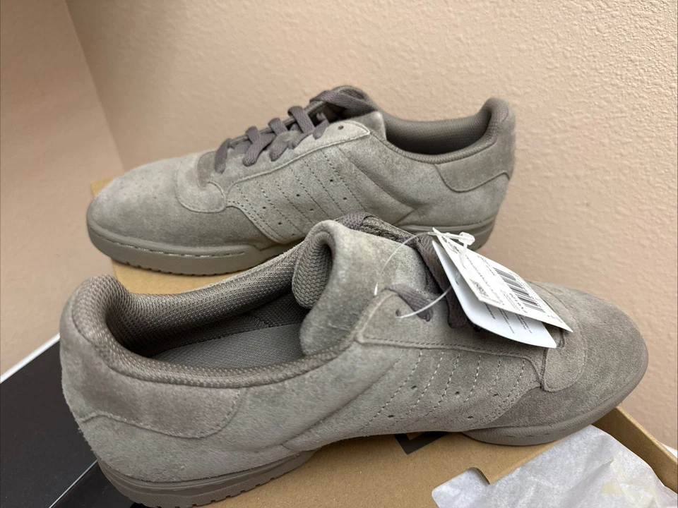 Talla 9.5 - Adidas Yeezy Powerphase Marrón Simple Foto 2 de 4