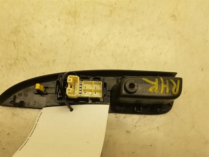 Interruptor de ventana de puerta trasera del lado del pasajero Scion XD 2008 Foto 3 de 4