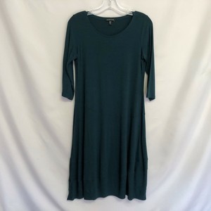 vestido verde floresta