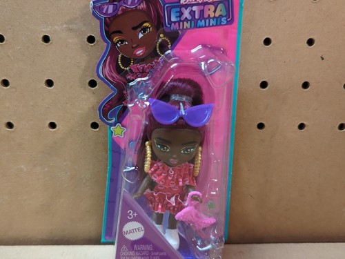 Barbie Extra Mini Minis Poupée avec cheveux bourguignons robe volants rouges lunettes de soleil 3,25