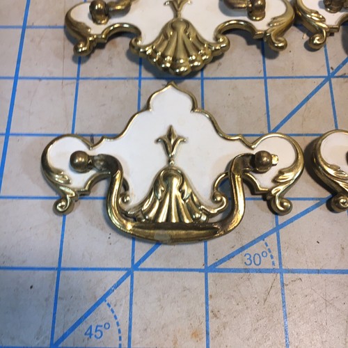 Set of 4 Vintage White & Brass Metal Drawer Pulls – Mid-Century Modern Cabinet - Picture 4 of 12
