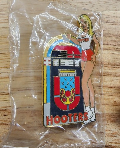 Hooters Sammlerstück 4 Pin Lot St. Patrick, 20th, Boston, Motorrad und Jukebox - Bild 4 von 7