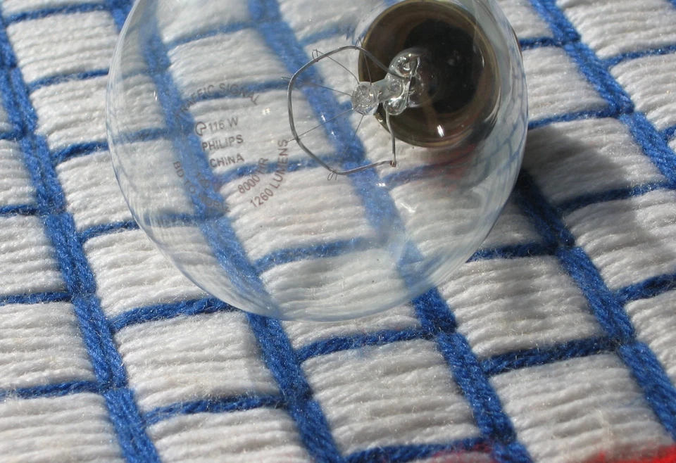 116 WATT traffic signal LIGHT BULB Philips LAMP 116w obstruction 1260 lumen 120v - Image 3 of 4