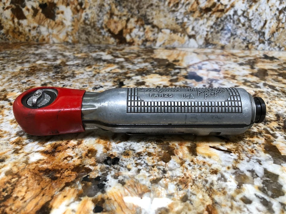 Trinquete de aire de alta resistencia Snap On FAR25 1/4" Drive con bota antipolvo roja alto par. Foto 4 de 4