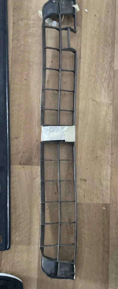 Parrilla delantera negra TOYOTA MR2 MK1 1984-1989 otras piezas disponibles en subasta Foto 2 de 2