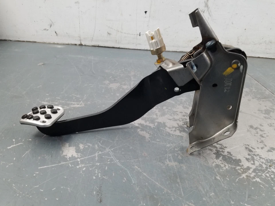 2003 Honda S2000 AP1 Brake Pedal Assembly #2917 S1 - Image 3 of 4