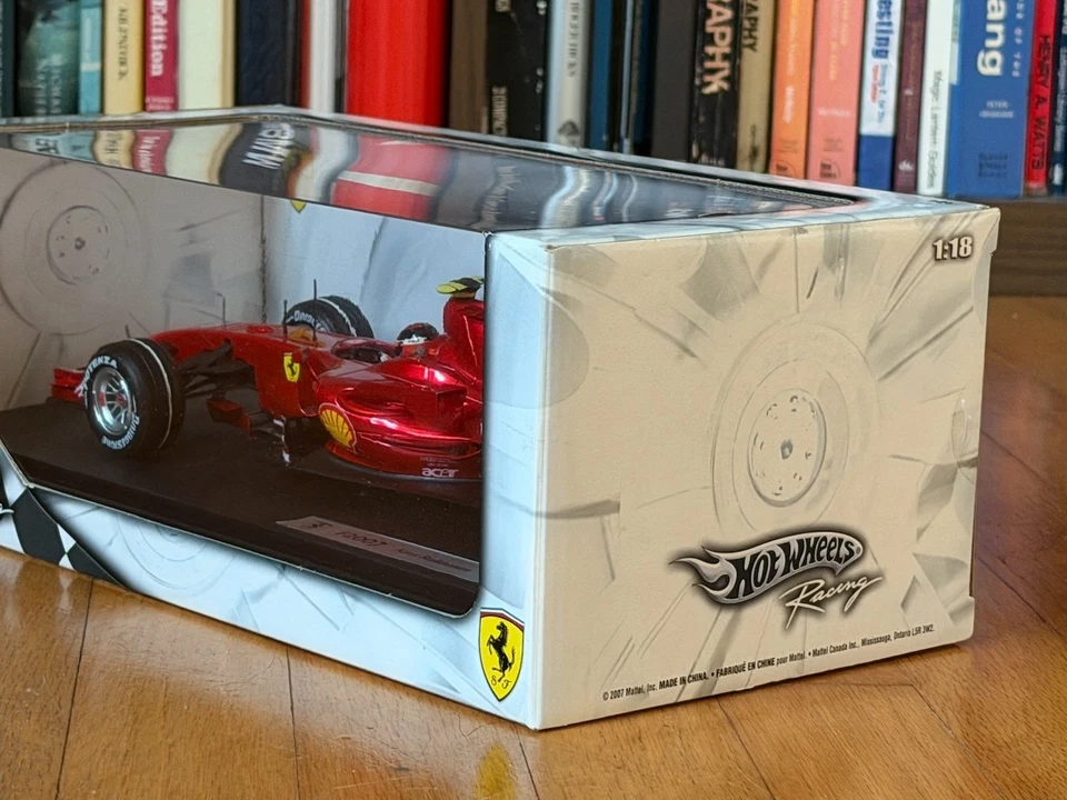 Hot Wheels Racing Ferrari F2007 Kimi Raikkonen #6 fundido a presión 1/18 Foto 3 de 4