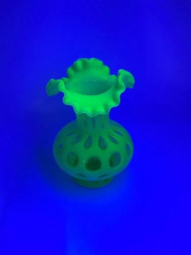 Vintage Fenton coin dot vase yellow topaz uranium glass 7" opalescent