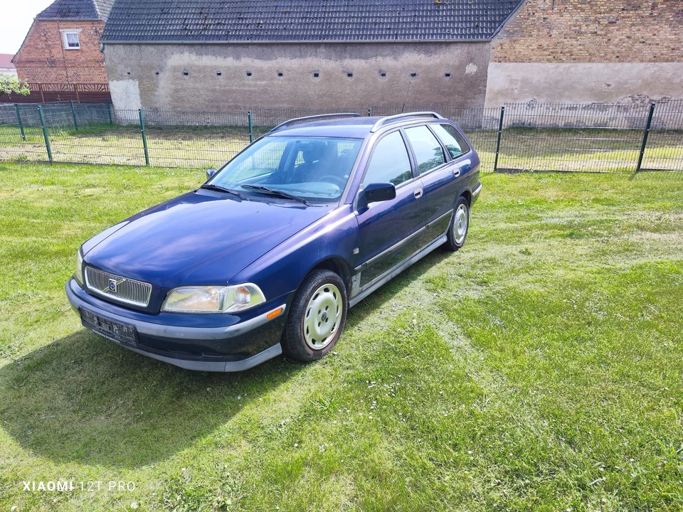 Verkaufe Volvo V40 Kombi 1.8 116 PS In Blau - Bild 3 von 4