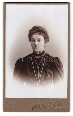 Fotografie Atelier Eder, Kempten, Portrait junge Dame im Kleid 