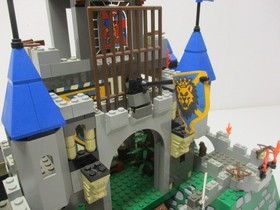 (AH 3) LEGO 6098 KING LEOS CASTLE KNIGHTS CASTLE with original box and BA