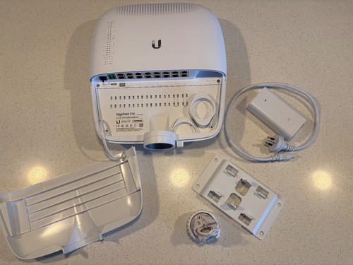 Ubiquiti EdgePoint 16 Port WISP Switch w/ 4 54v/24v and 12 802.3af 48v PoE Ports - Picture 3 of 5