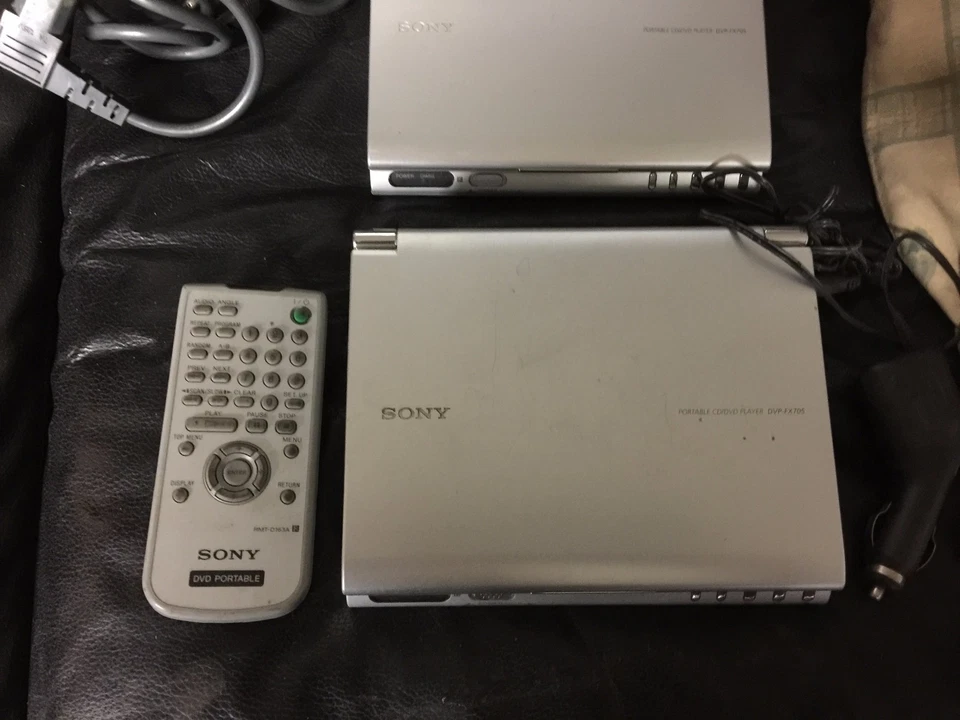 Sony DVP-FX750 Portable DVD Player with 7" LCD Black - Image 2 of 4