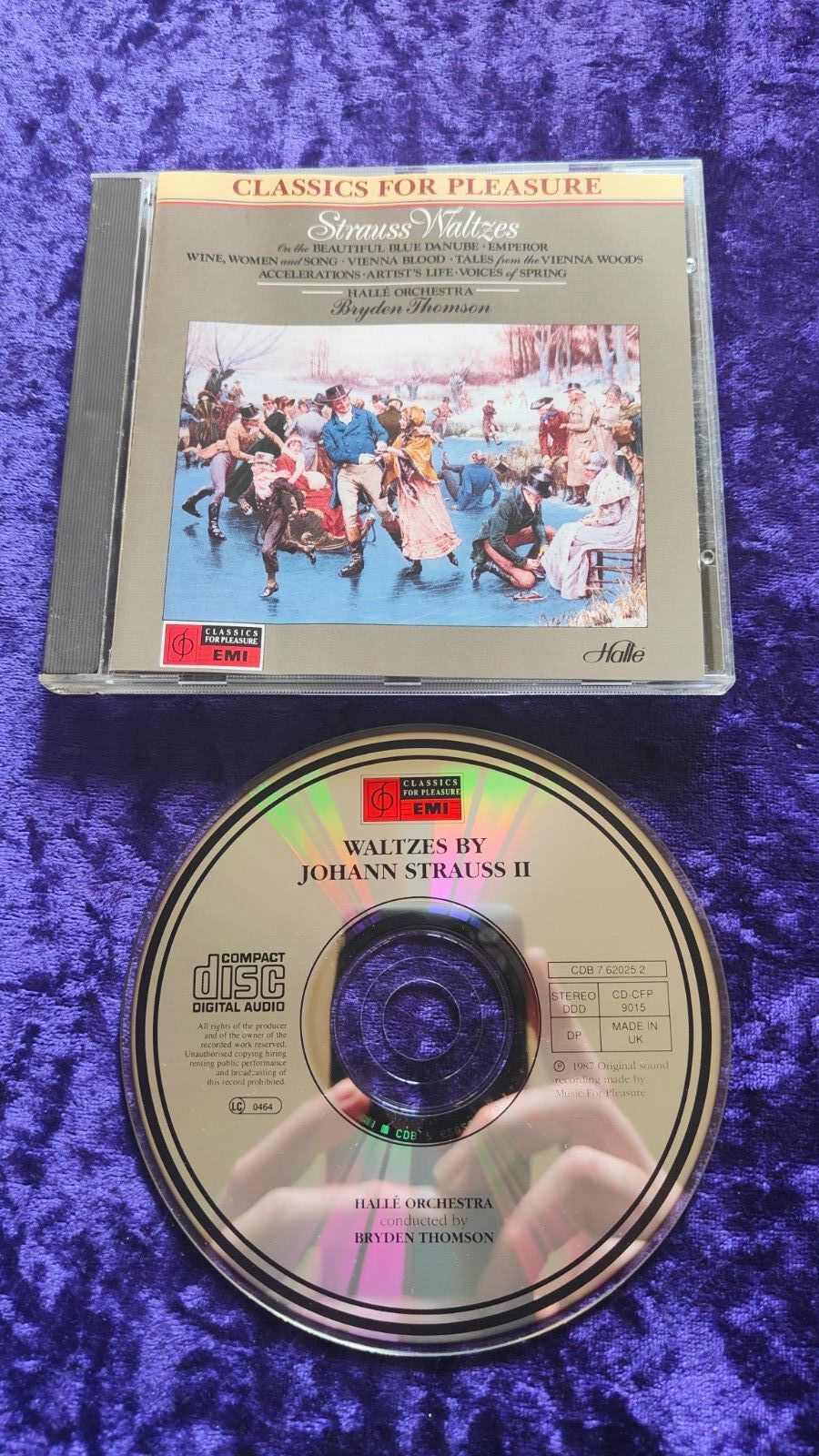 CD. WALTZES BY JOHANN STRAUSS II. BEAUTIFUL DANUBE EMPORER VIENNA BLOOD EMI