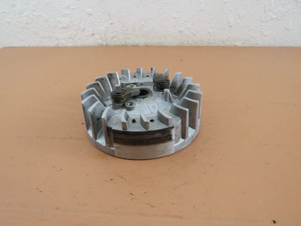 Motosierra Oleo Mac Olympic 251 OEM volante Foto 2 de 4