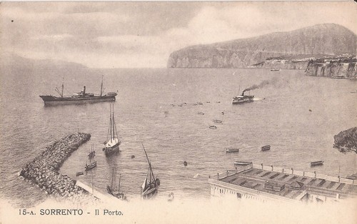 Sorrento, ITALY - The Port - freighter, fishing boats - 第 1/2 張圖片