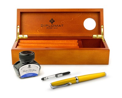 Füllhalter Diplomat Excellence A2 Gelb mit Füllertinte u. Etui aus Holz (Kirsch)
