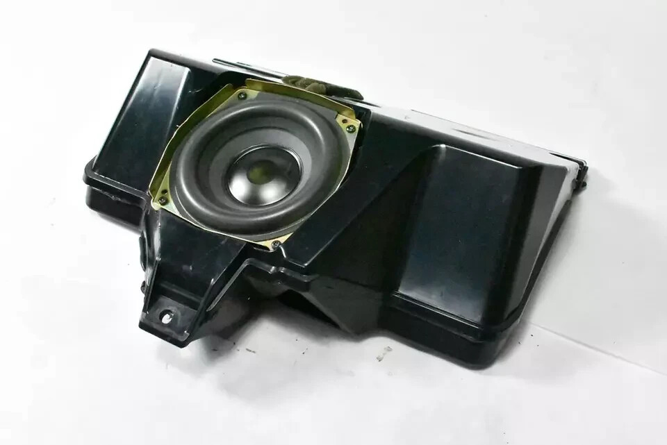 03-19 Maserati Quattroporte Front Bose Subwoofer Sub Woofer Sound Speaker OEM