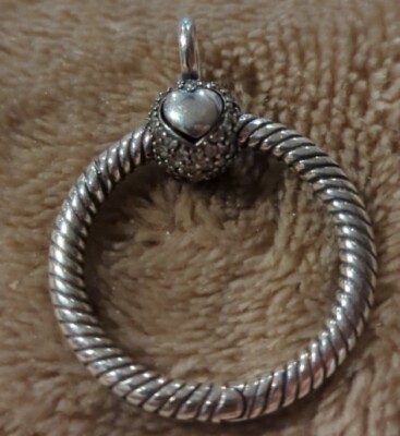 Beautiful Modern Pandora Sterling Silver 925 Heart Ladies Charm Holder