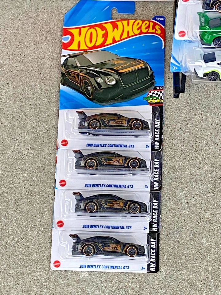 Lote de Hot Wheels 11-2018 Bentley Continental GT3 - Branco/Preto/Verde/Dourado - Imagem 2 de 4